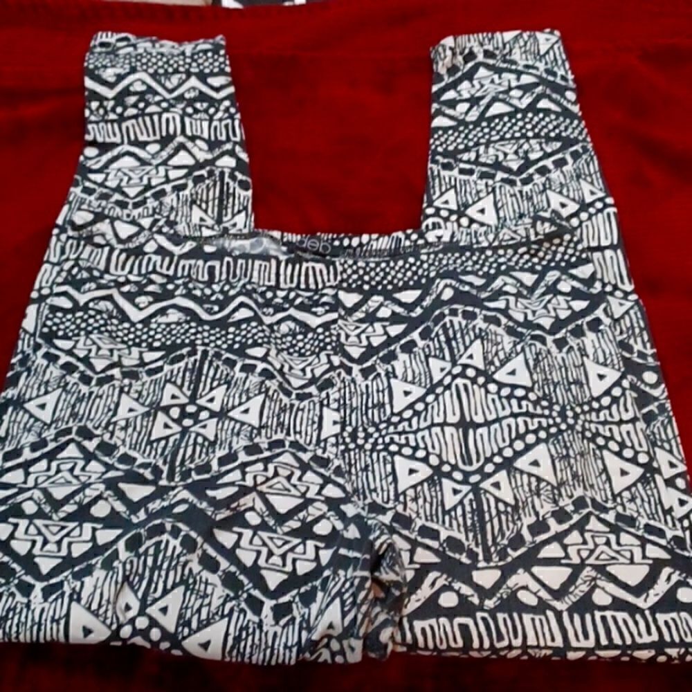 Black/white Aztec Print leggings 